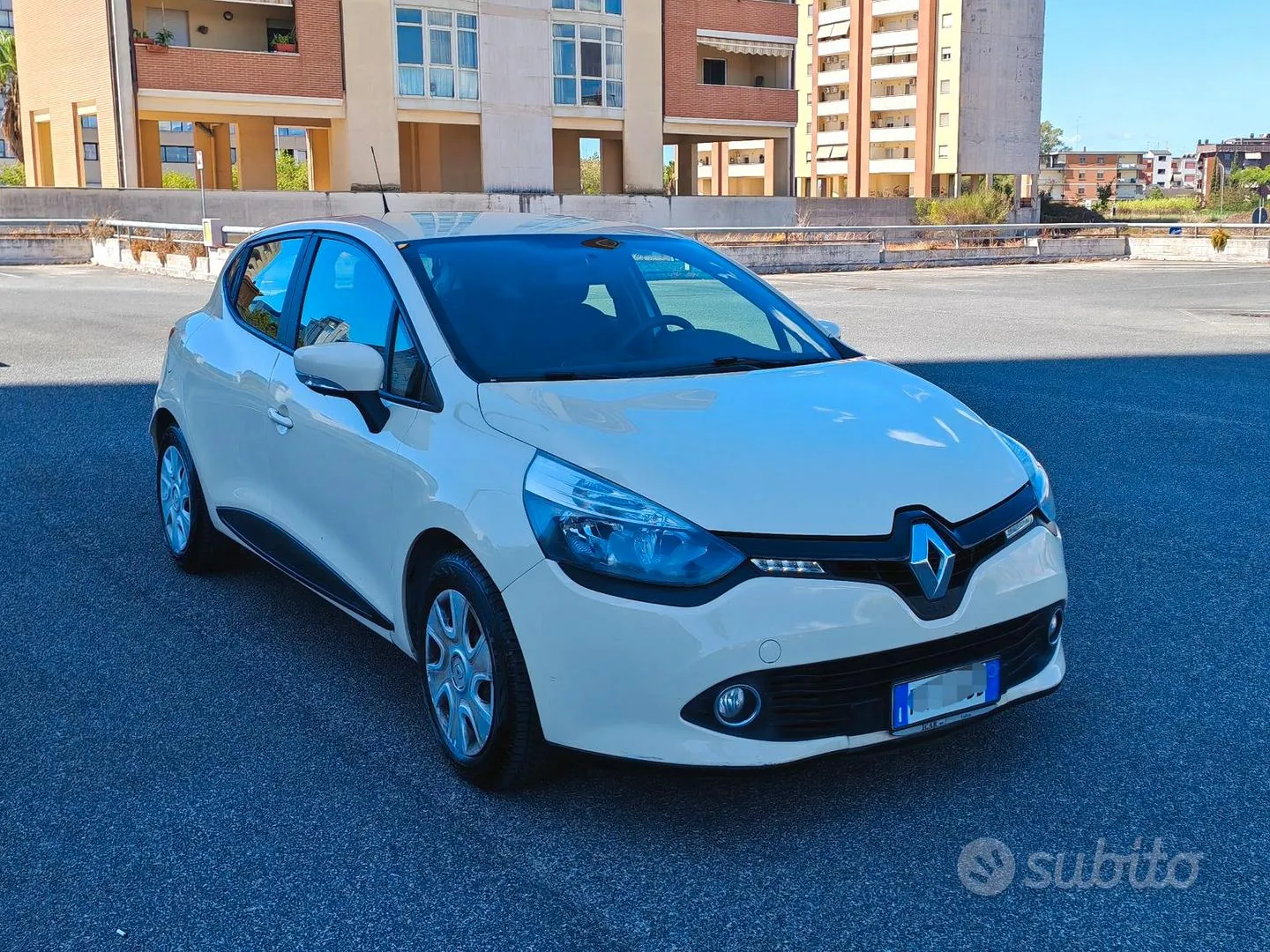 Renault Clio 2015 photo 2