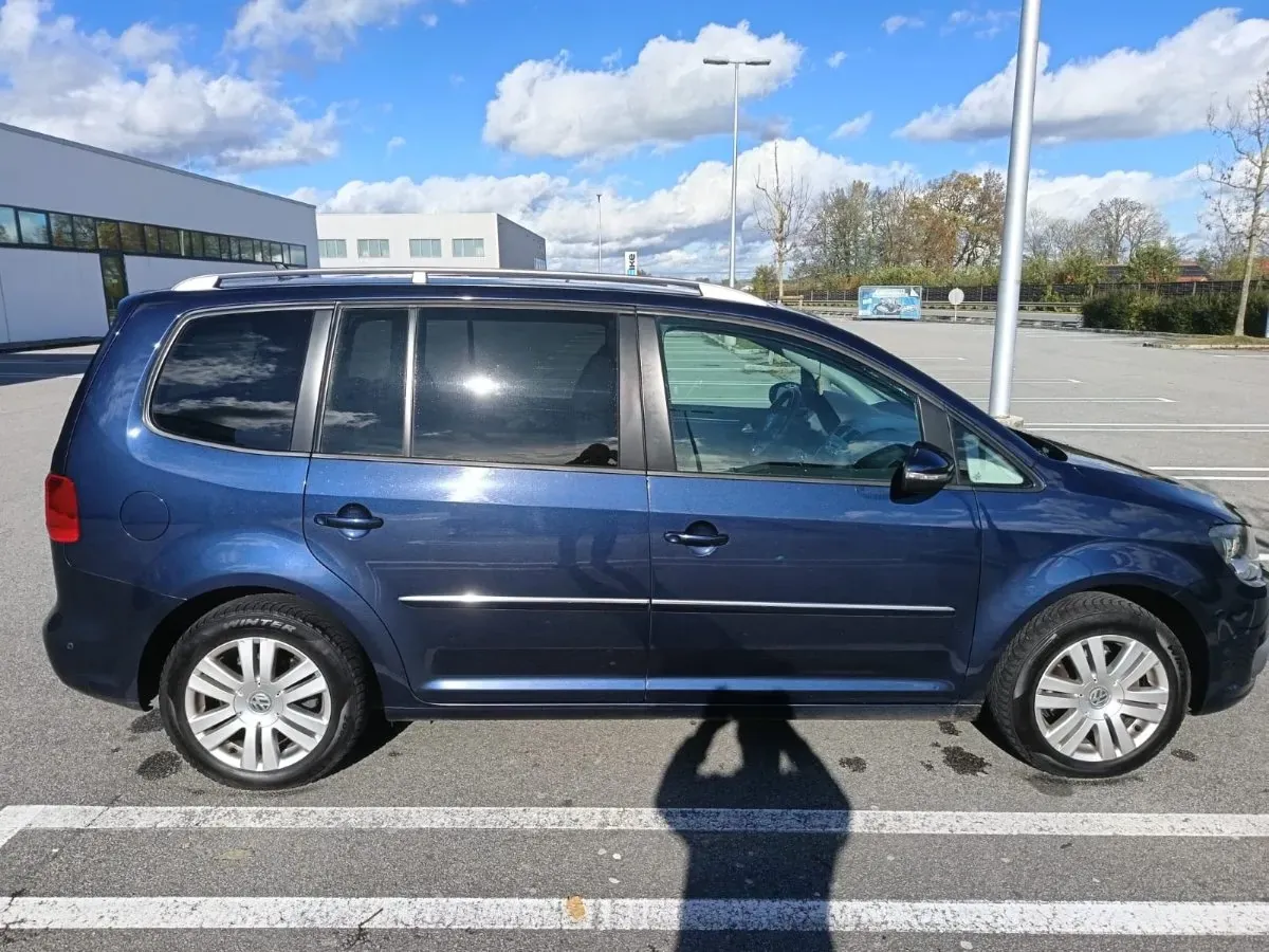 Volkswagen Touran 2011 photo 3