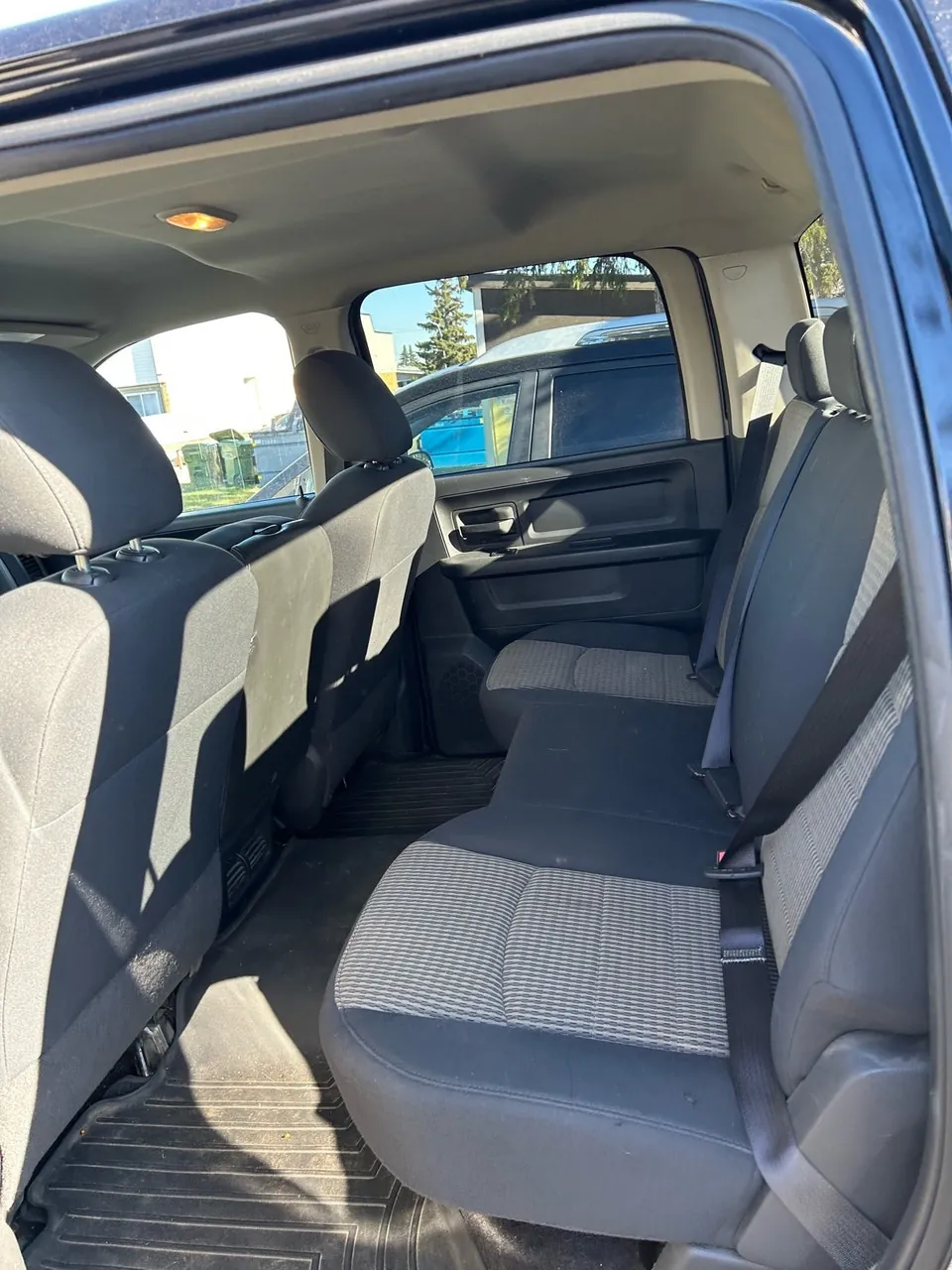 Dodge Ram 1500 2010 photo 2