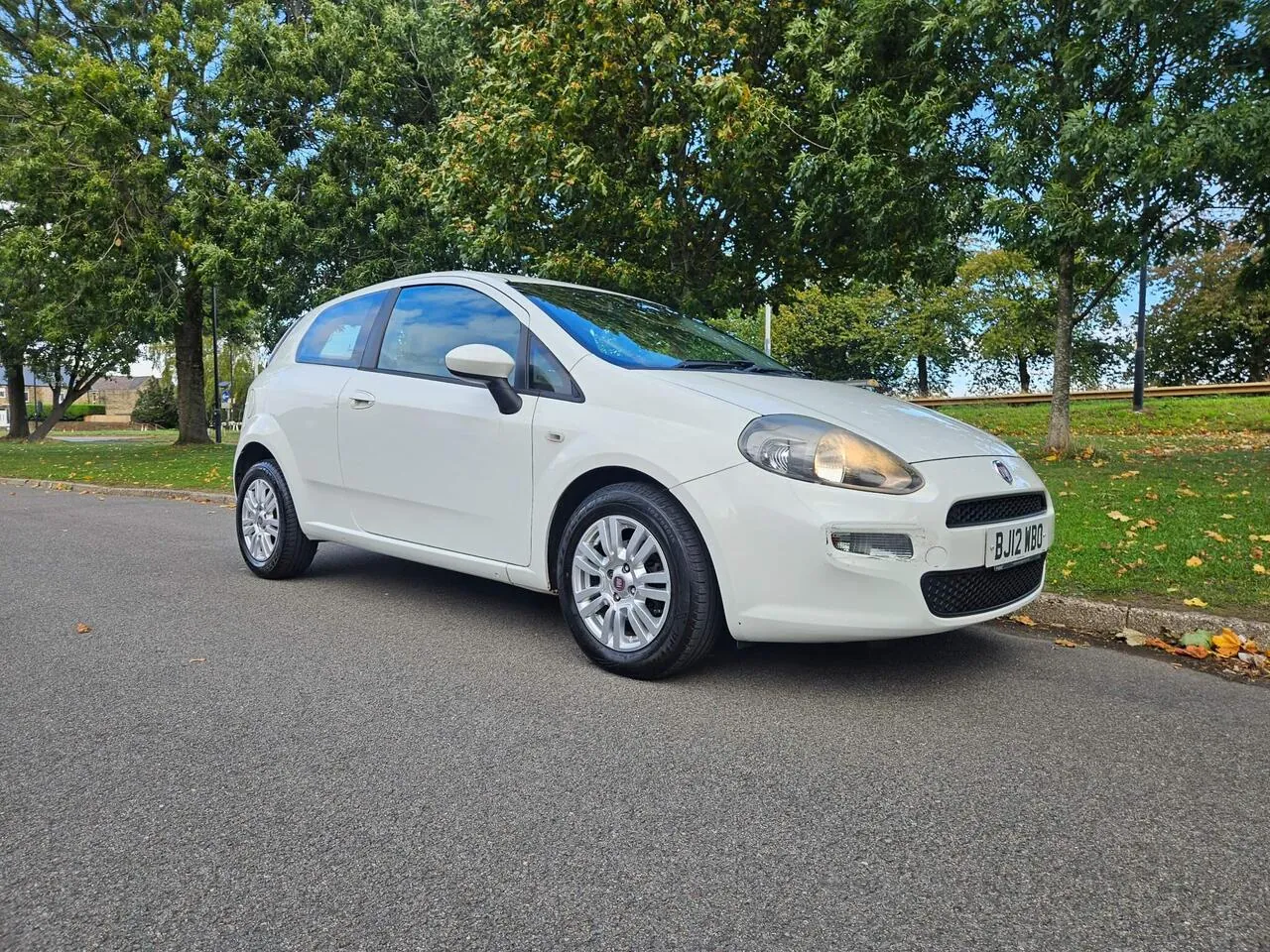 Fiat Punto 2012 photo 2
