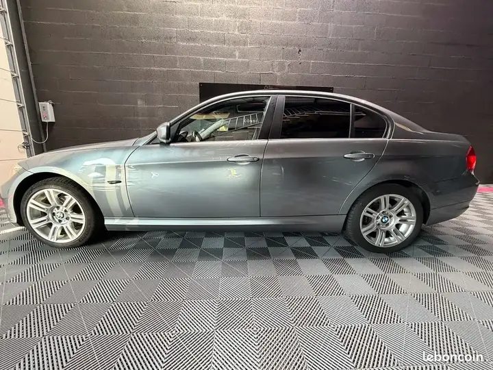 BMW 3 Series 2009 photo 2