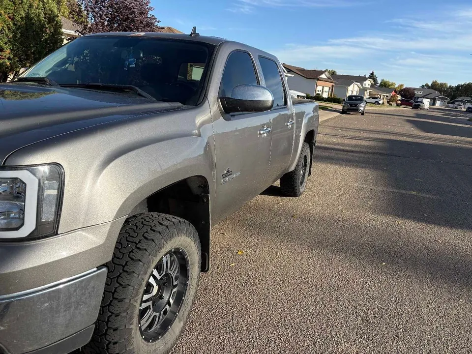 GMC Sierra 2013 photo 2