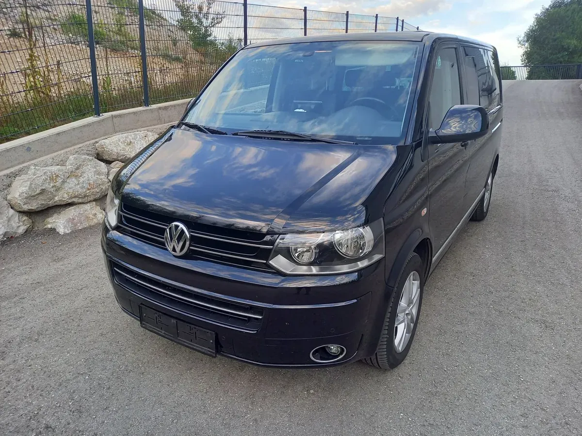 Volkswagen Multivan 2010 photo 2
