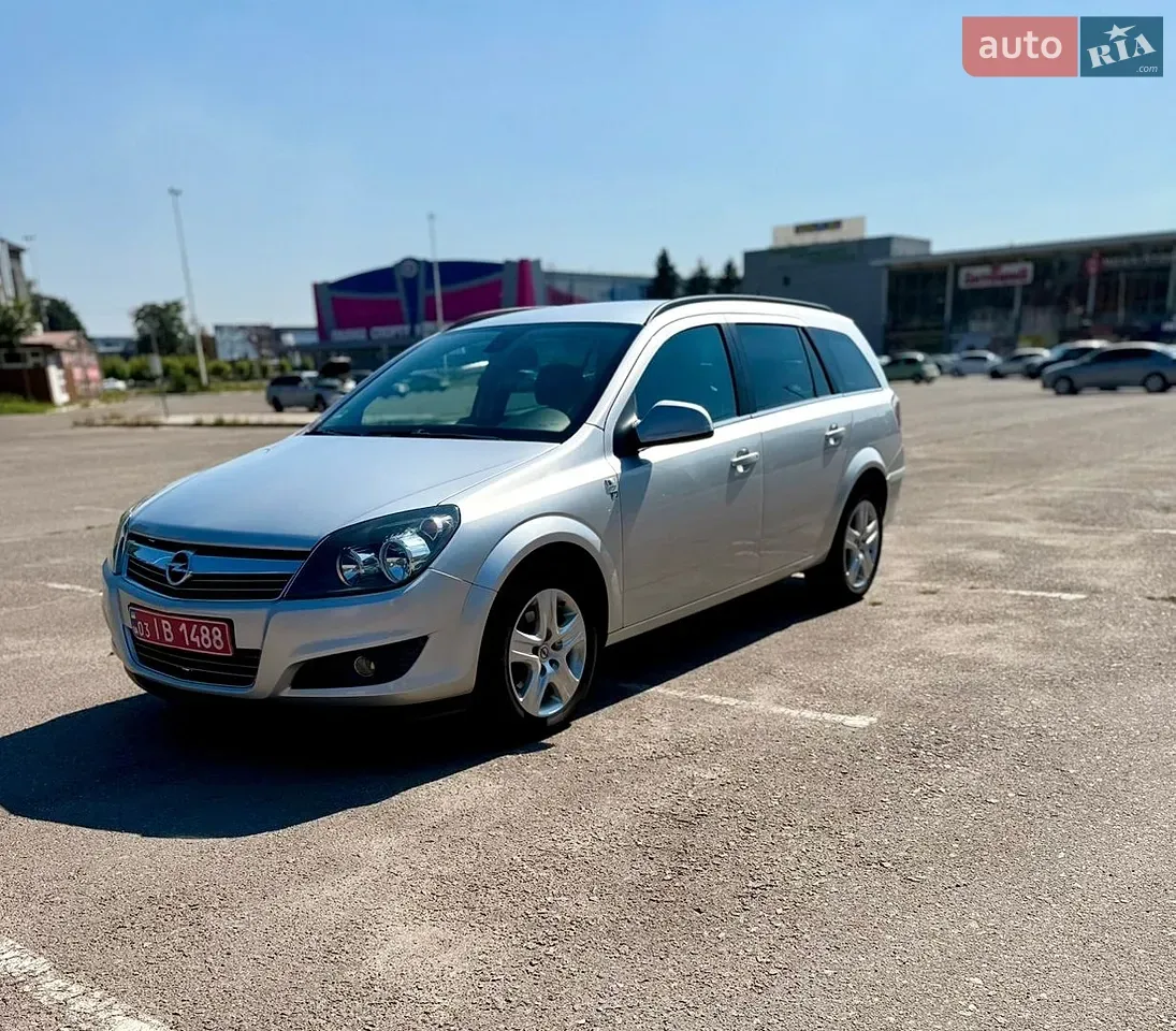 Opel Astra 2010 photo 4