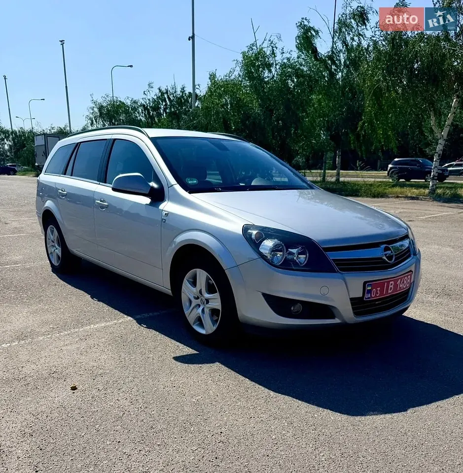 Opel Astra 2010 photo 3