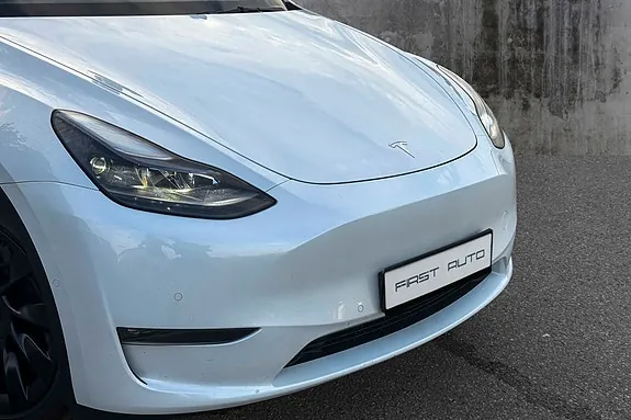 Tesla Model Y 2021 photo 2