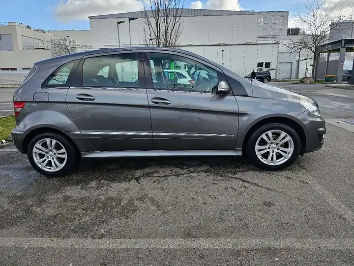Mercedes-Benz B-Class 2009 photo 3