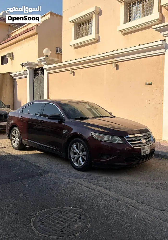 Ford Taurus 2012 photo 2