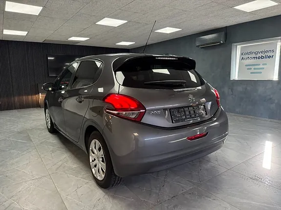 Peugeot 208 2017 photo 3