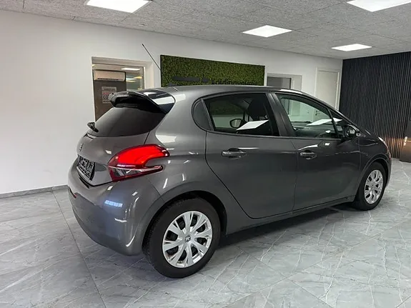 Peugeot 208 2017 photo 5