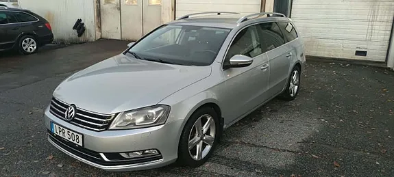 Volkswagen Passat 2011 photo 2