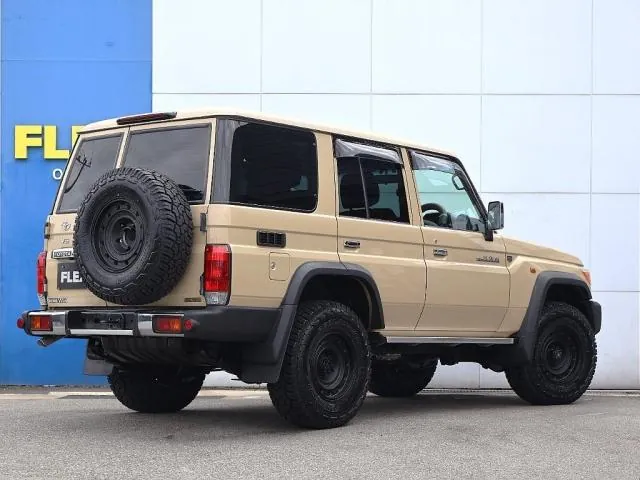 Toyota Land Cruiser 70 2015 photo 2