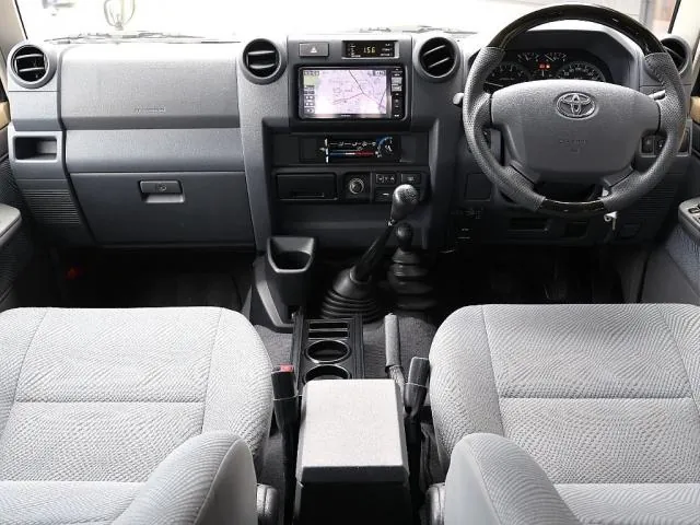 Toyota Land Cruiser 70 2015 photo 4