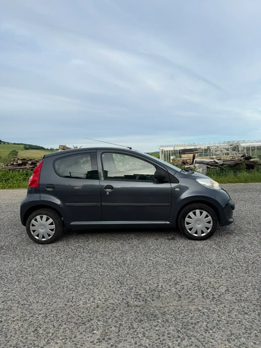 Peugeot 107 2009 photo 2