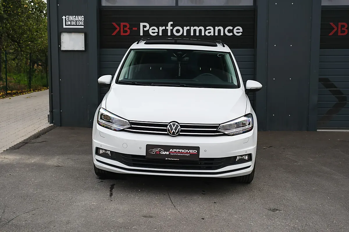 Volkswagen Touran 2025 photo 2