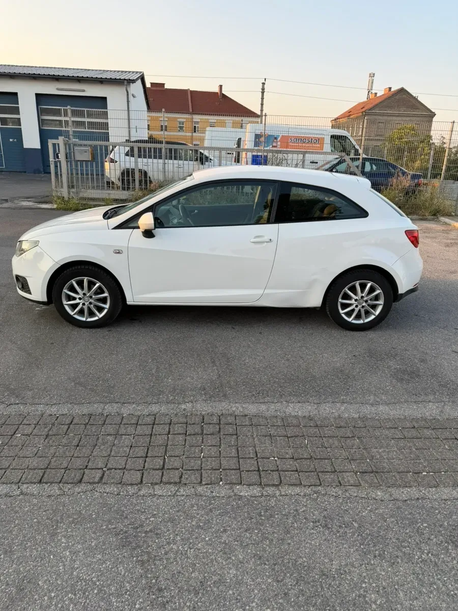 Seat Ibiza 2012 photo 3