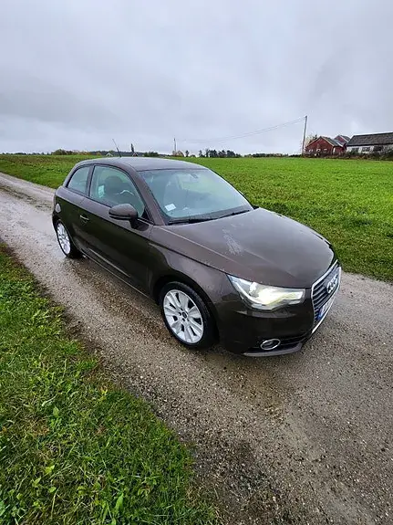 Audi A1 2011 photo 2
