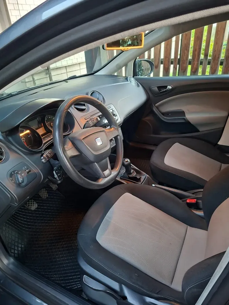 Seat Ibiza 2012 photo 3
