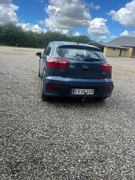 Kia Rio 2015 photo 2