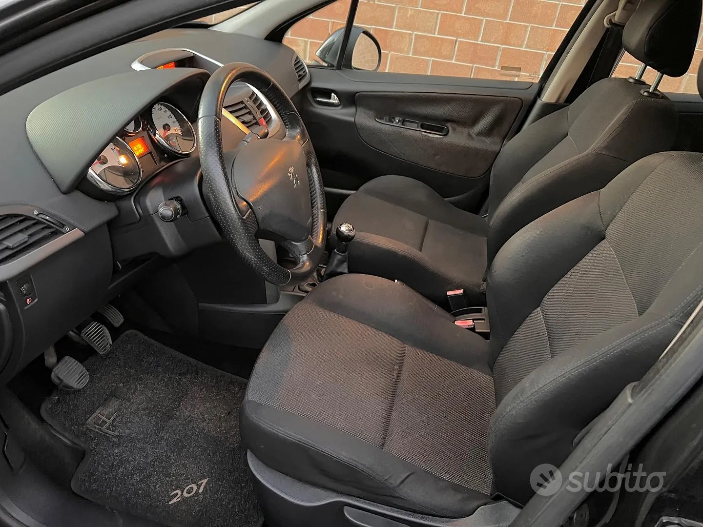 Peugeot 207 2008 photo 4
