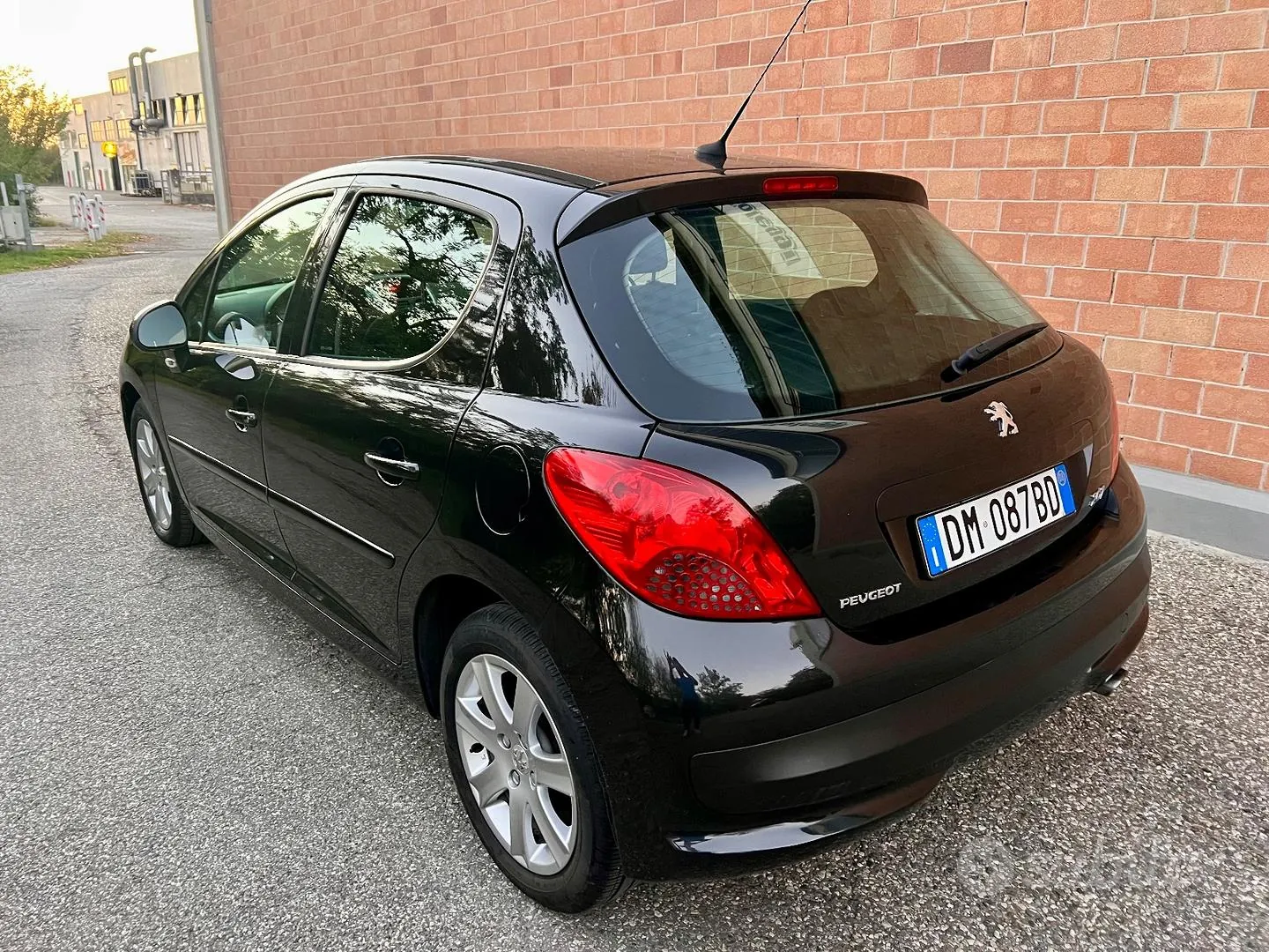 Peugeot 207 2008 photo 2