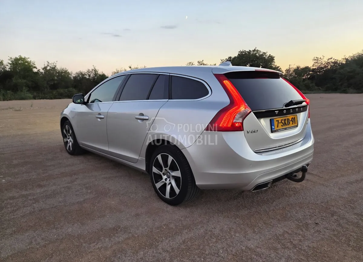 Volvo V60 2013 photo 2