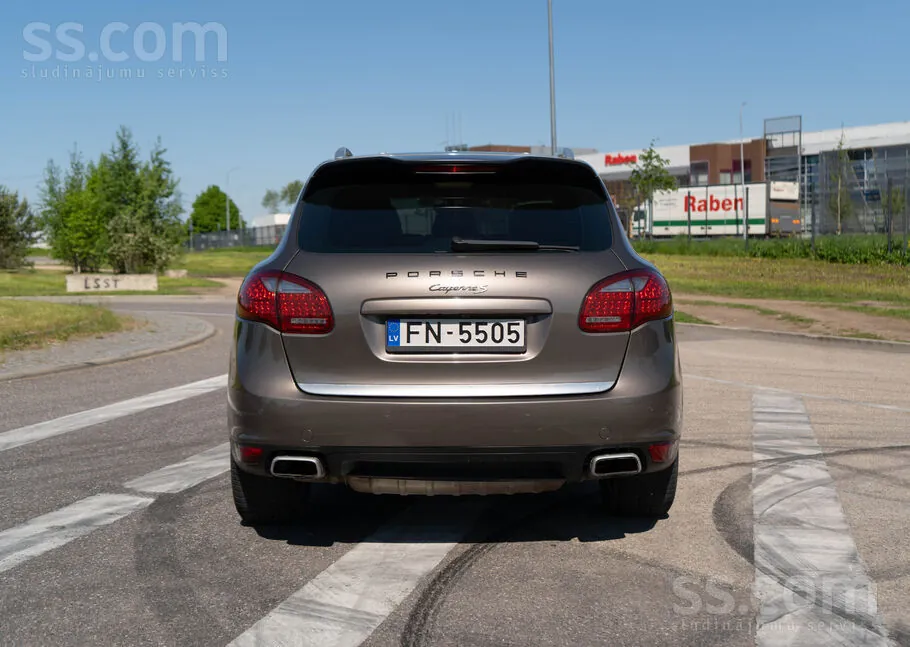 Porsche Cayenne 2010 photo 4
