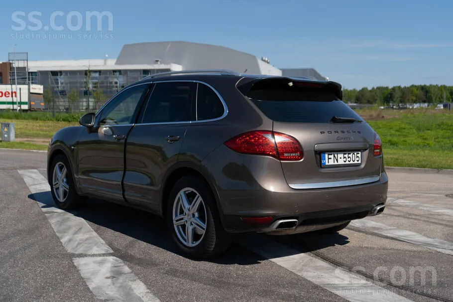 Porsche Cayenne 2010 photo 3
