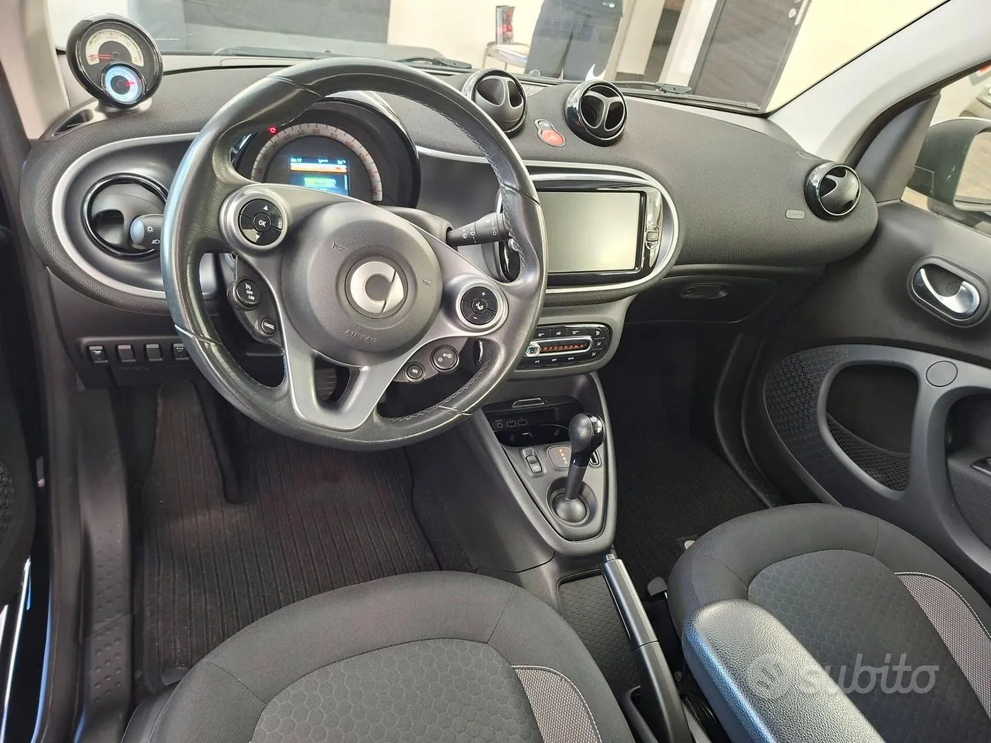 Smart Fortwo 2021 photo 2
