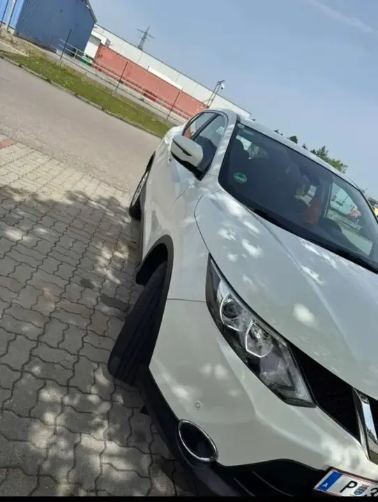 Nissan Qashqai 2015 photo 2