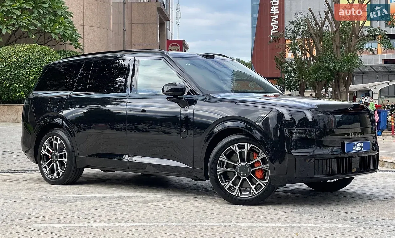 Lynk & Co 900