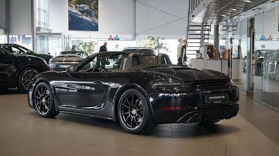 Porsche 718 2024 photo 2