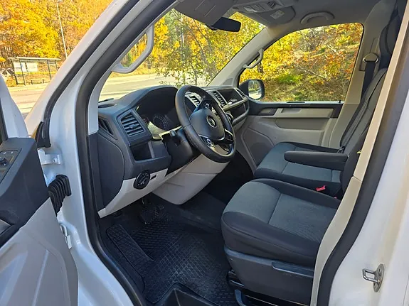 Volkswagen Transporter 2018 photo 2