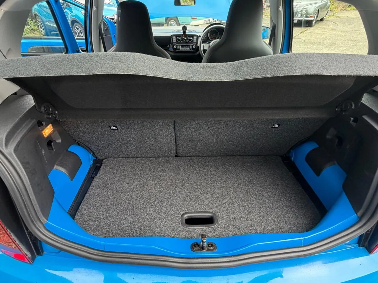 Volkswagen Up 2015 photo 3