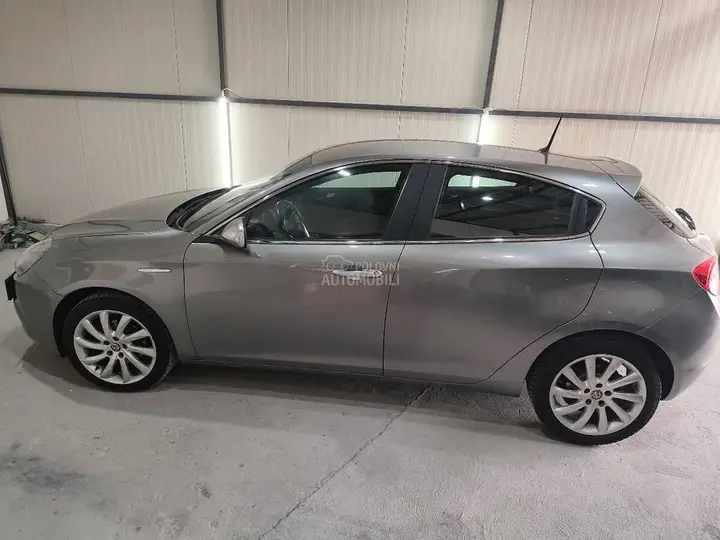 Alfa Romeo Giulietta 2016 photo 4