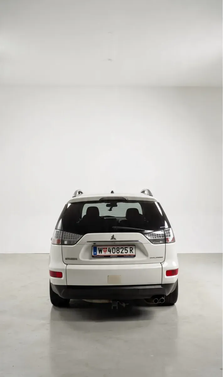 Mitsubishi Outlander 2011 photo 3