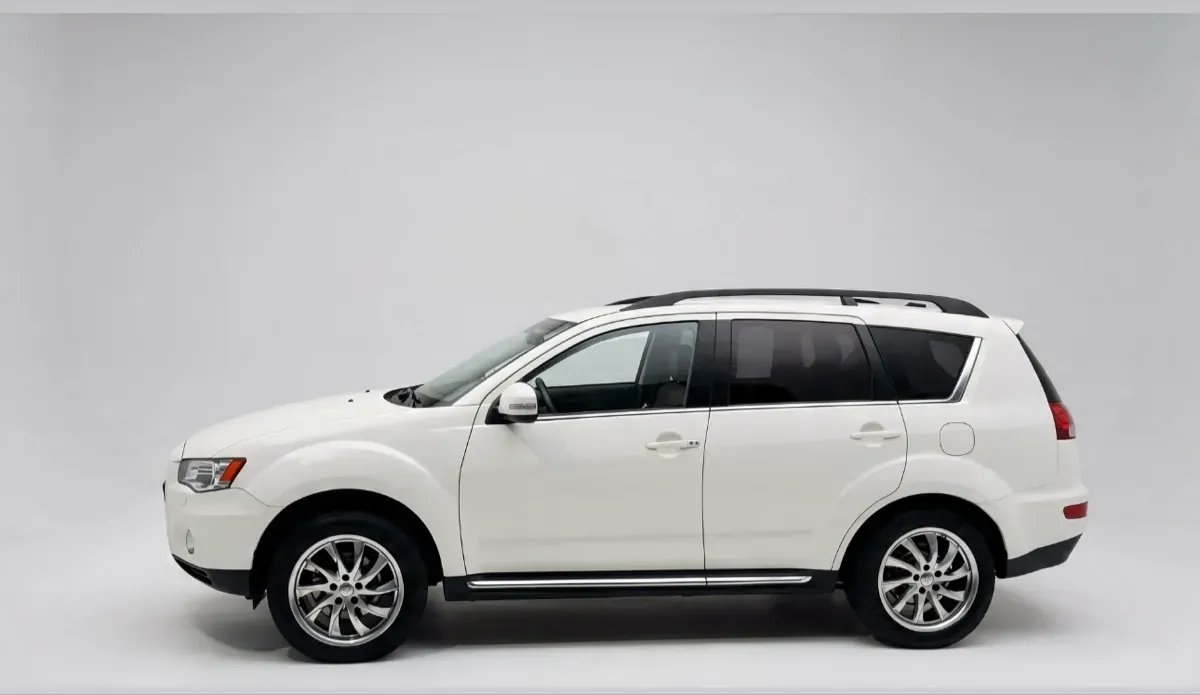 Mitsubishi Outlander 2011 photo 2