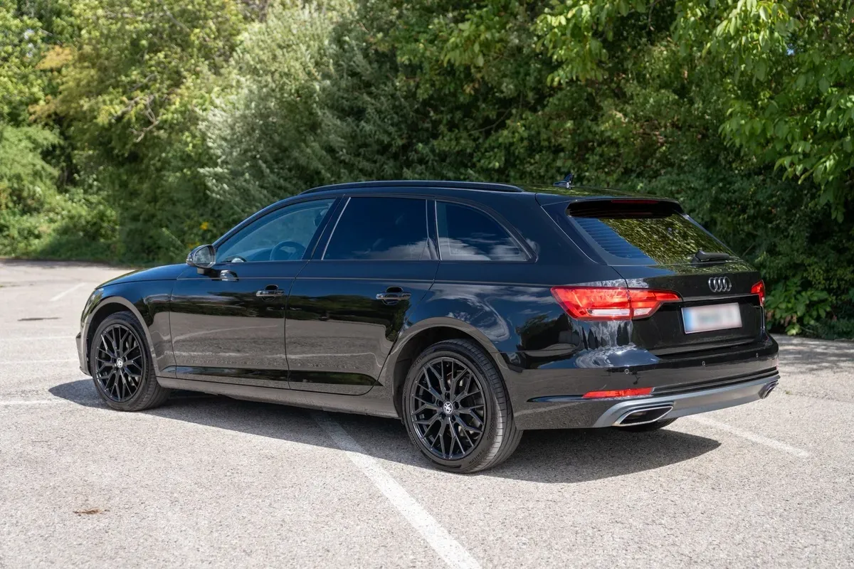 Audi A4 2018 photo 2