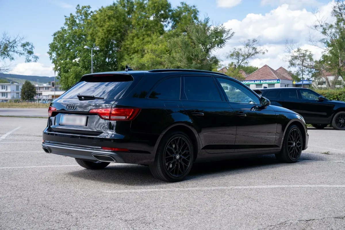 Audi A4 2018 photo 3