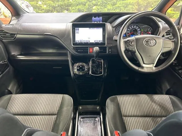 Toyota Voxzie Zs 2018 photo 2