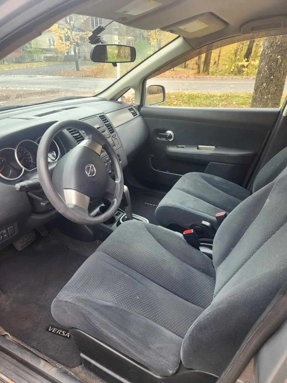 Nissan Versa 2010 photo 3