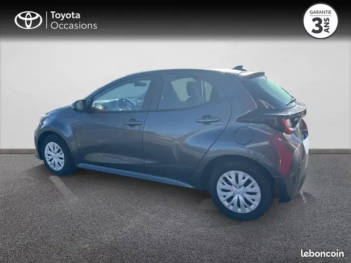 Toyota Yaris 2022 photo 2