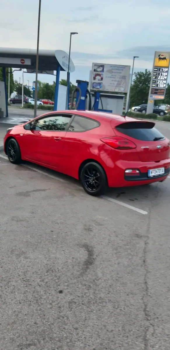 Kia Proceed