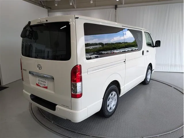 Toyota Hiace 2024 photo 2