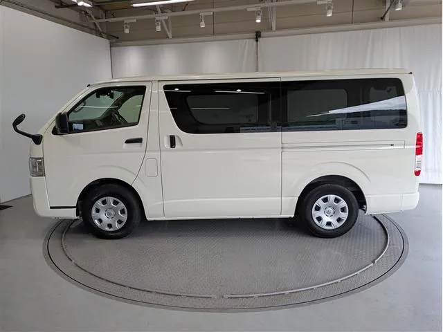 Toyota Hiace 2024 photo 3