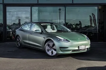 Tesla Model 3 2023 photo 2