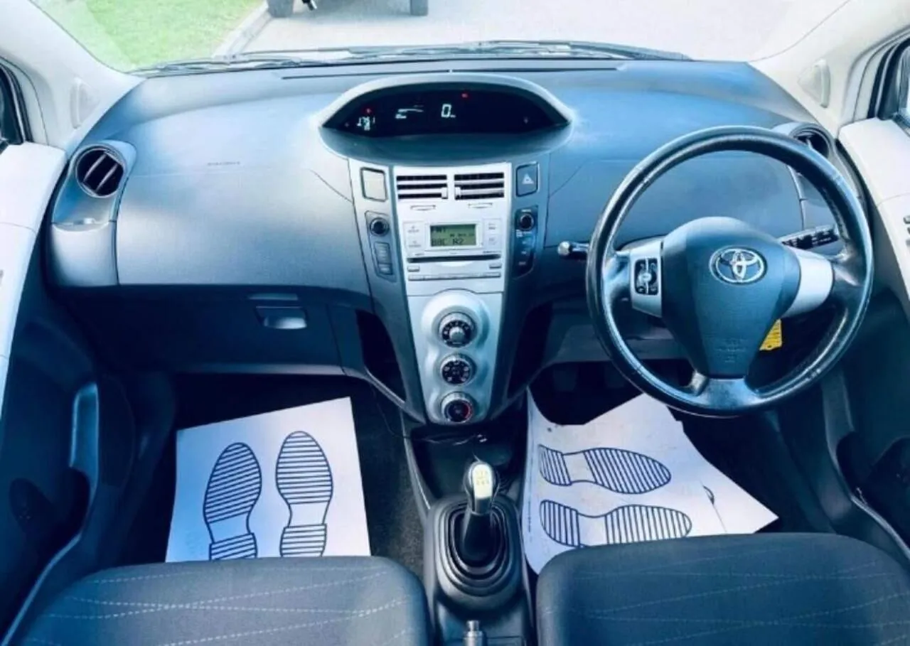 Toyota Yaris 2007 photo 2