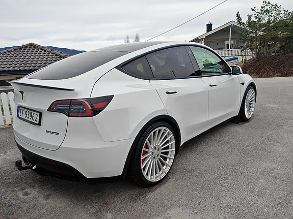 Tesla Model Y 2023 photo 3