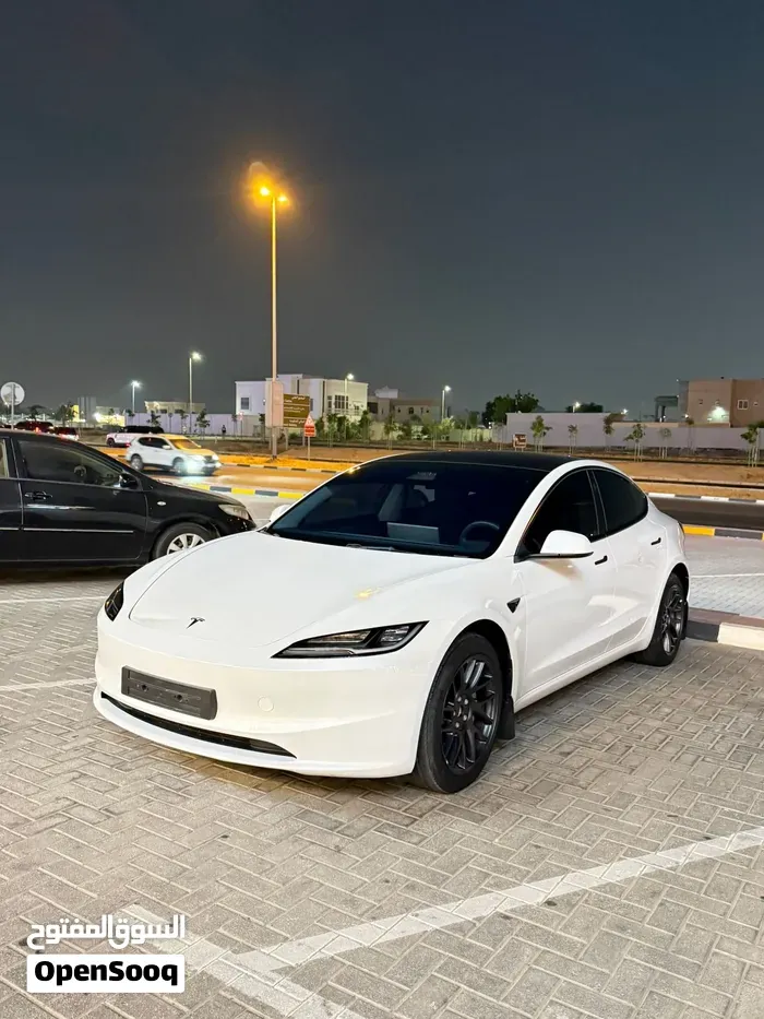 Tesla Model 3 2024 photo 2