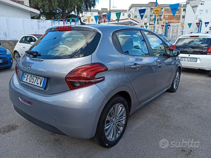 Peugeot 208 2019 photo 4
